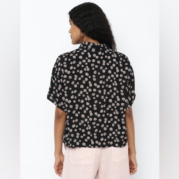 American Eagle Women Black Flower Button Up Shirt - Picture 2 of 10